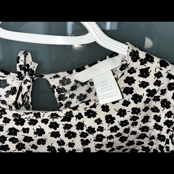 H&M puff sleeve top - Picture 3 of 6